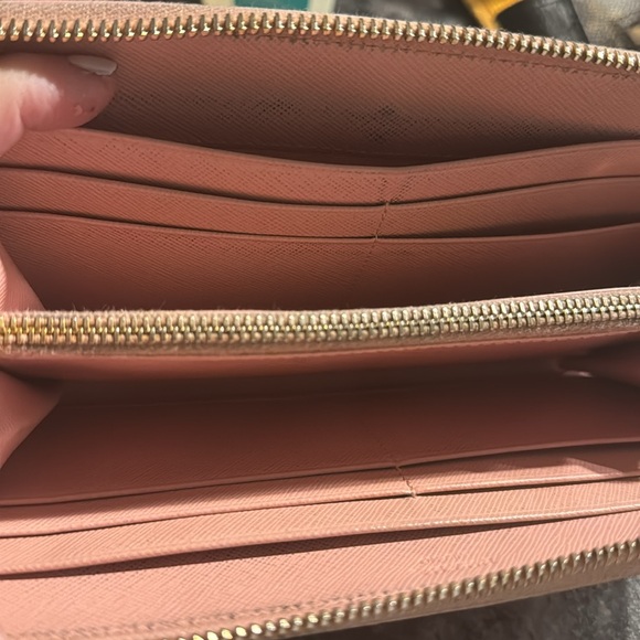 🌺💗💗Pretty in Pink Prada💗💗💗 - Picture 4 of 7